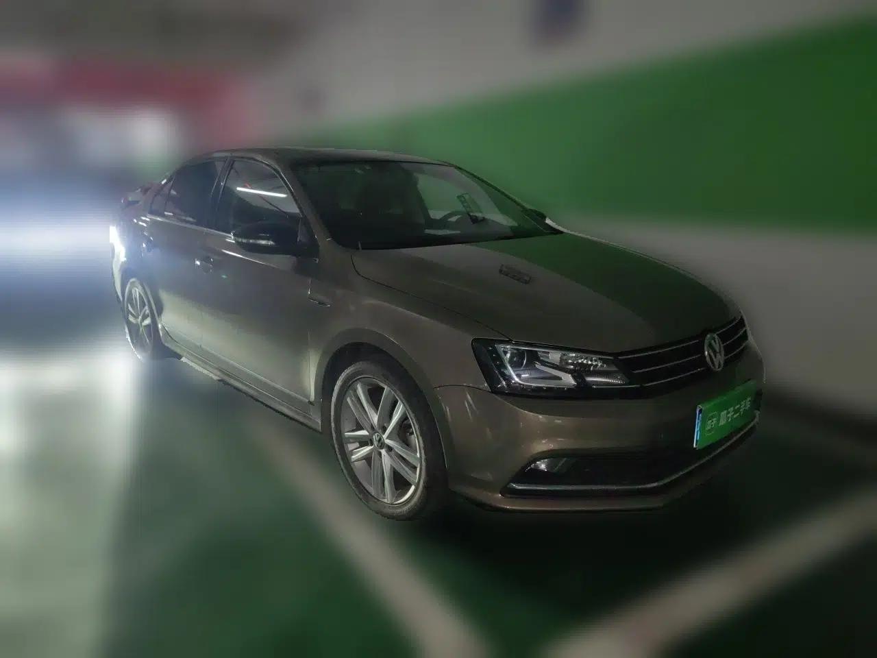 Volkswagen Sagitar 2018 280TSI DSG Luxury Model — миниатюра 3