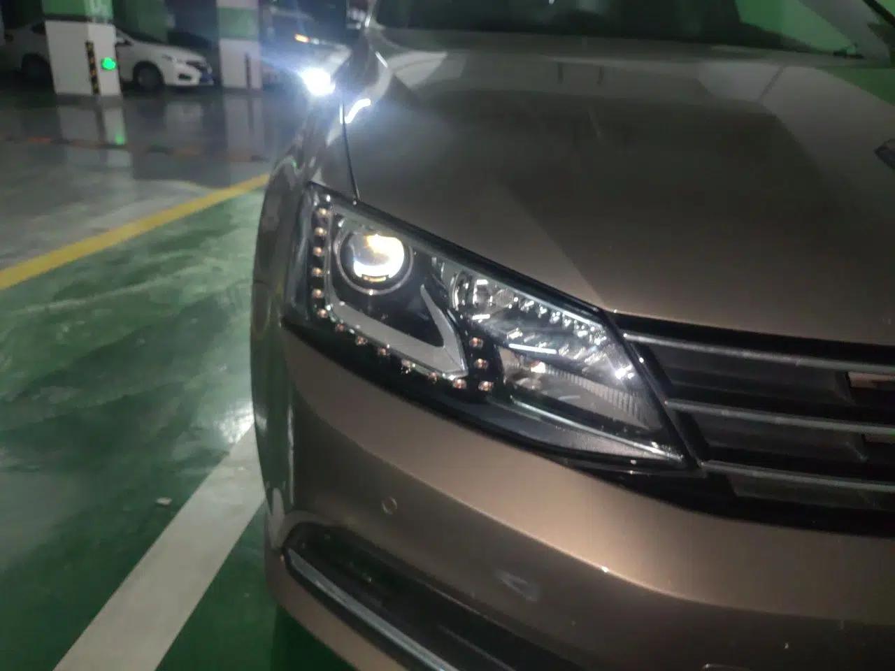 Volkswagen Sagitar 2018 280TSI DSG Luxury Model — миниатюра 7