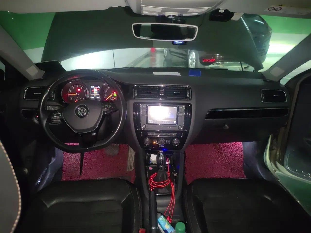 Volkswagen Sagitar 2018 280TSI DSG Luxury Model — миниатюра 9