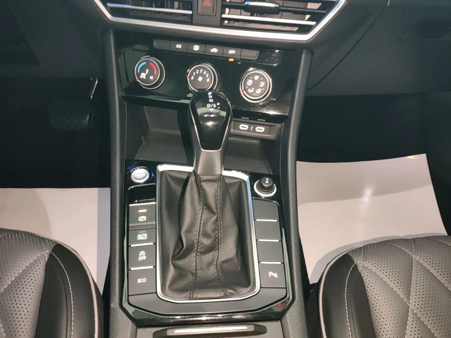 Volkswagen Sagitar 2023 300TSI DSG Excellence Edition — миниатюра 16