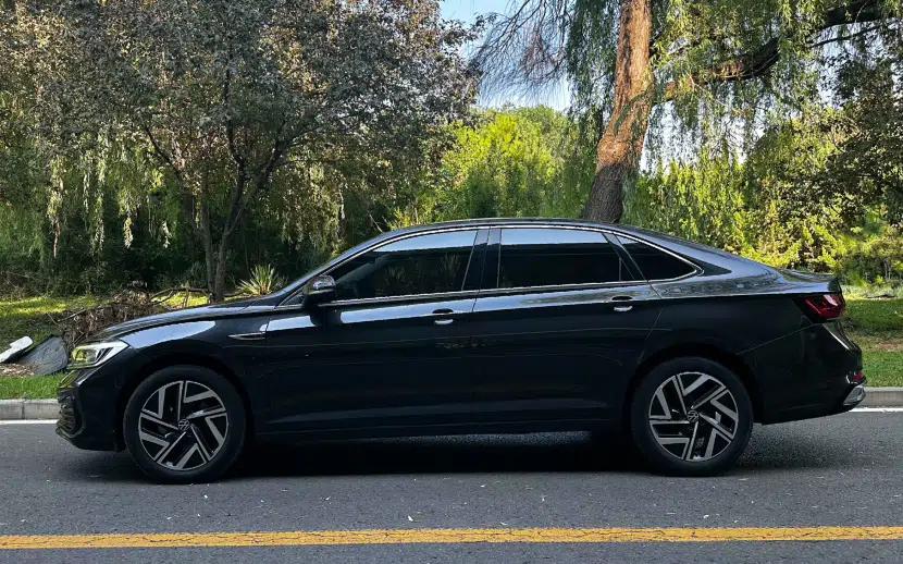 Volkswagen Sagitar 2023 300TSI DSG Excellence Edition — миниатюра 4