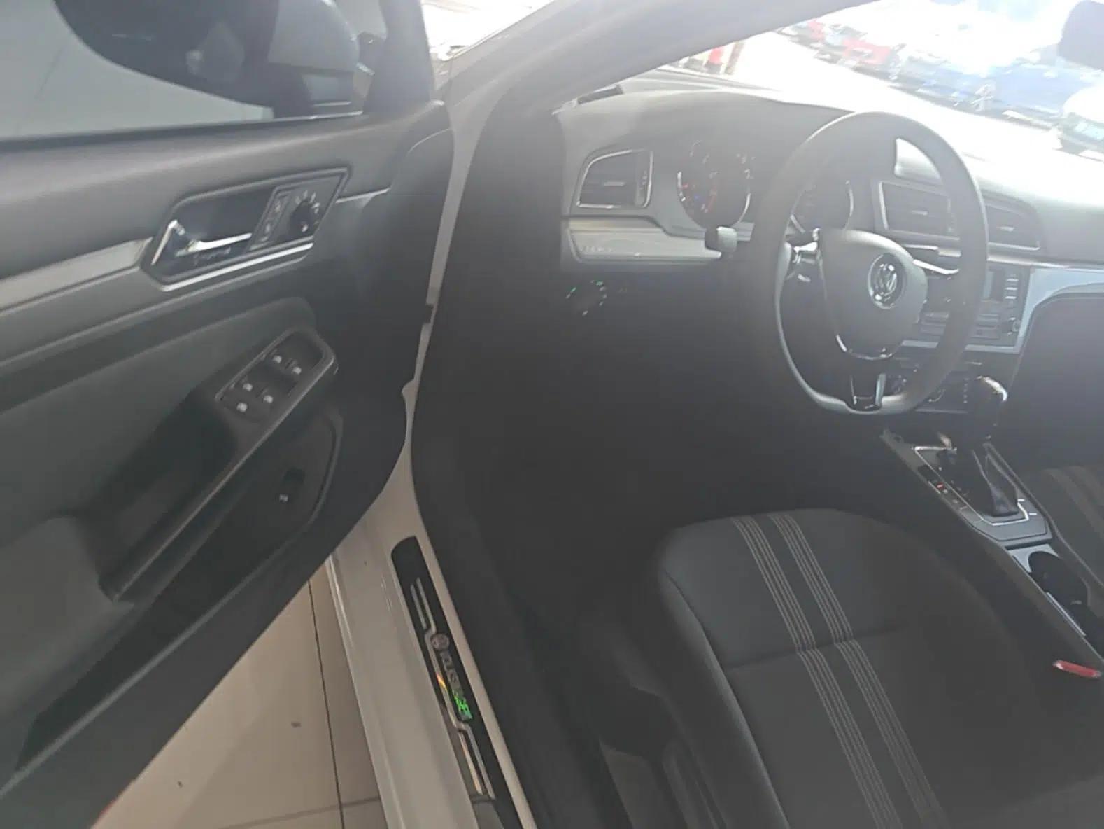 Volkswagen Lamando 2017 230TSI DSG Fashion Edition — миниатюра 18