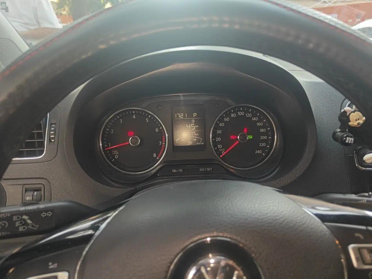 Volkswagen Polo 2016 1.6L Automatic Comfort Model — миниатюра 11
