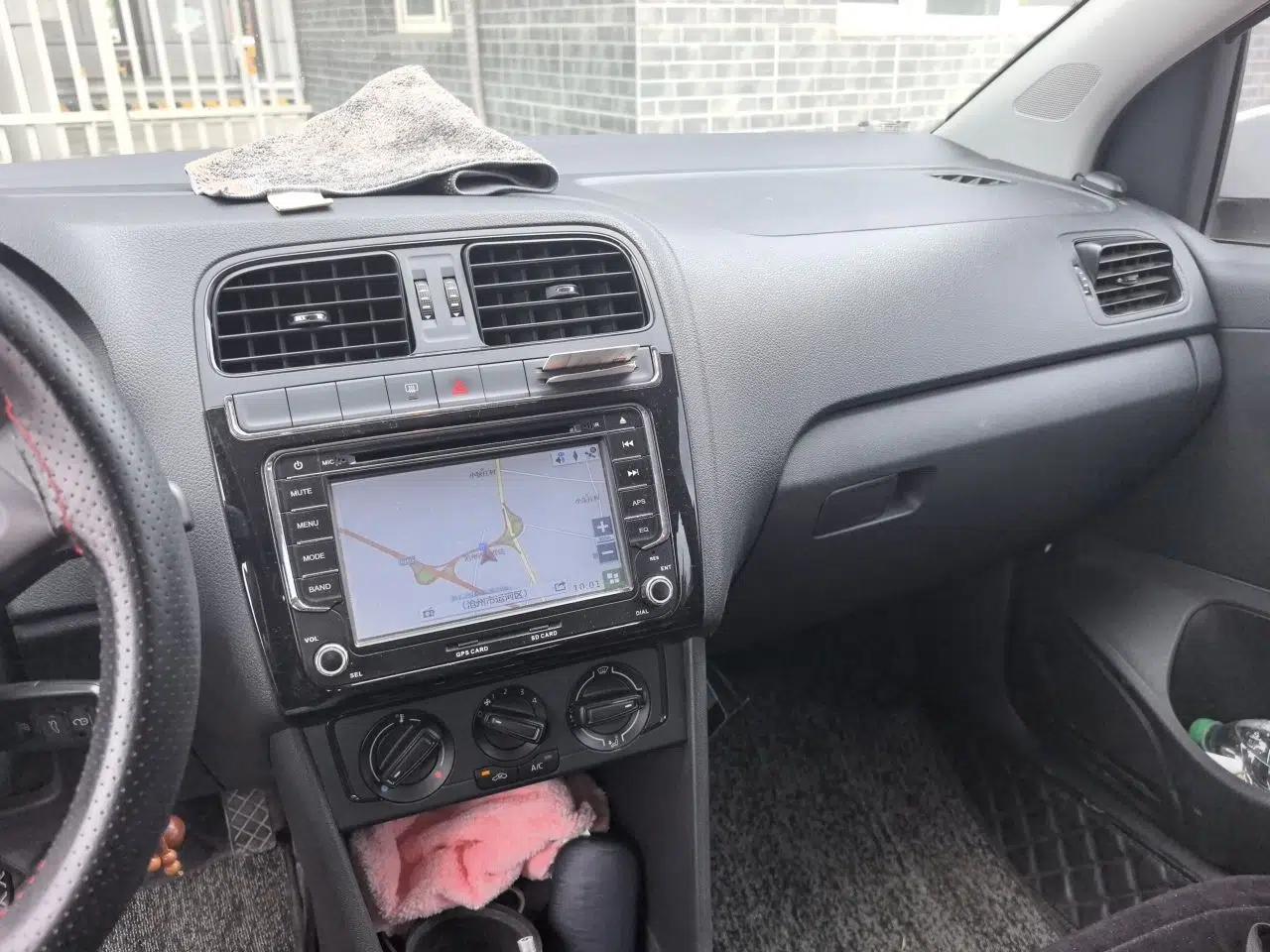 Volkswagen Polo 2014 1.4L Manual Fashion Edition — миниатюра 13