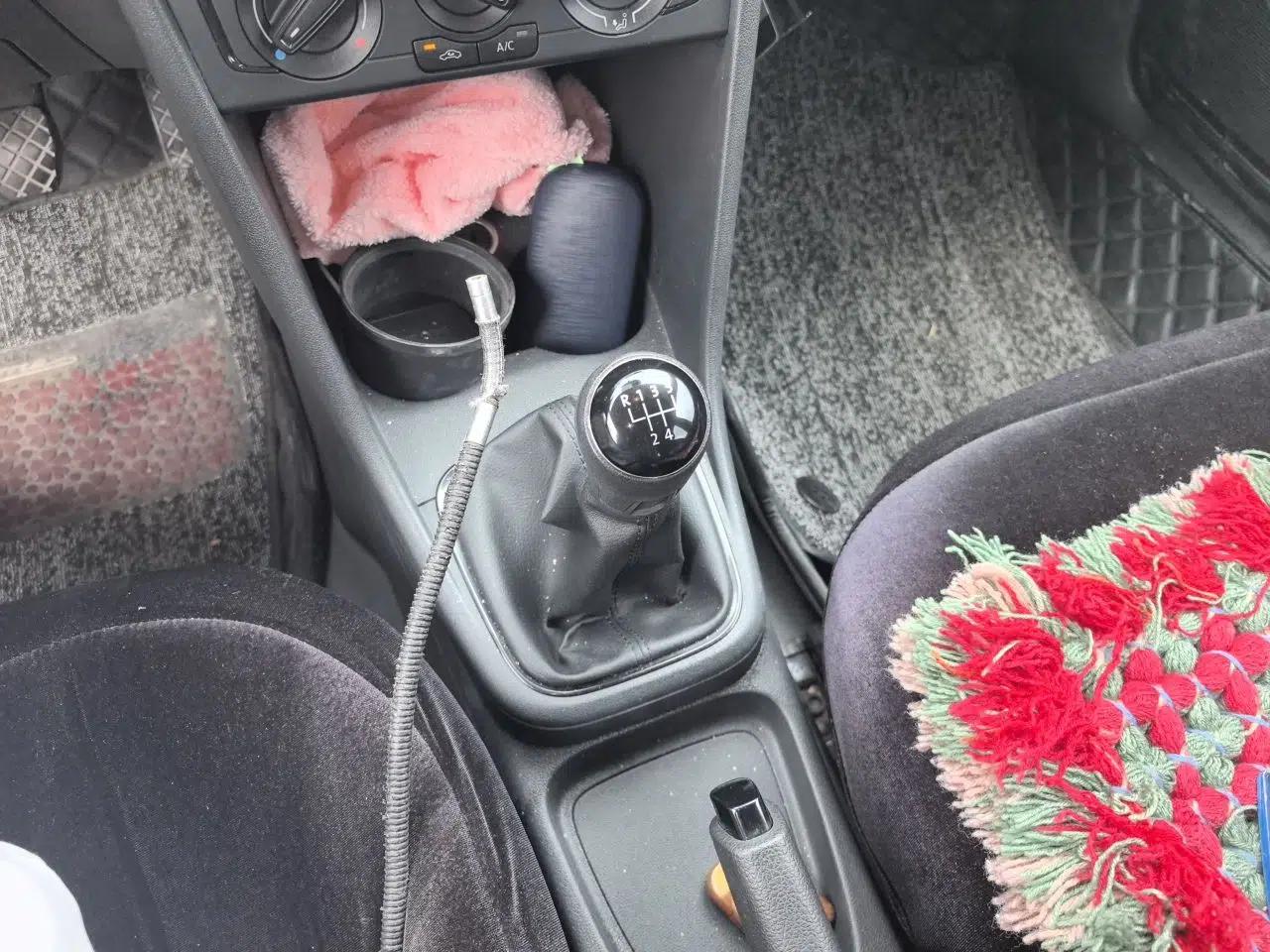 Volkswagen Polo 2014 1.4L Manual Fashion Edition — миниатюра 14