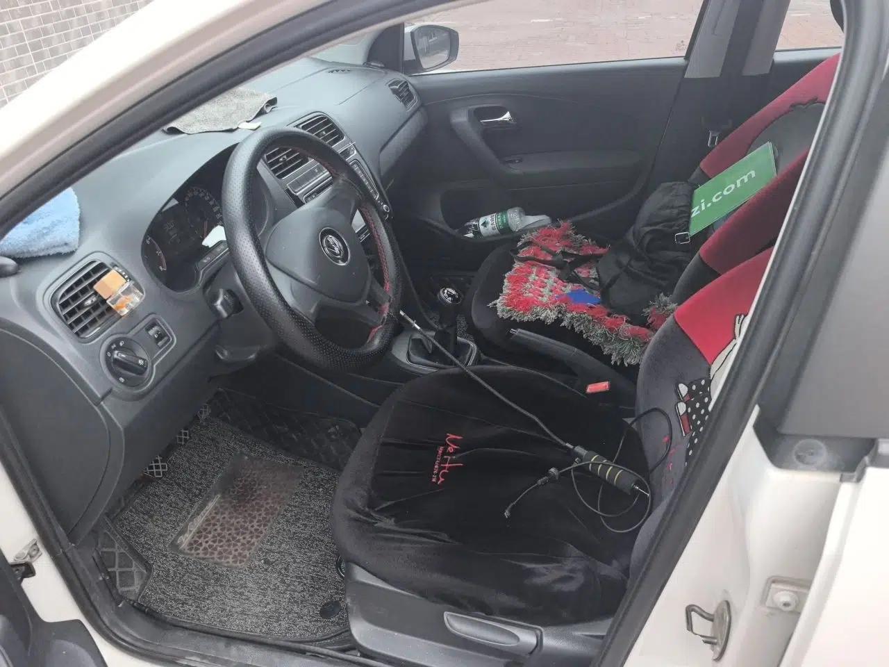 Volkswagen Polo 2014 1.4L Manual Fashion Edition — миниатюра 15