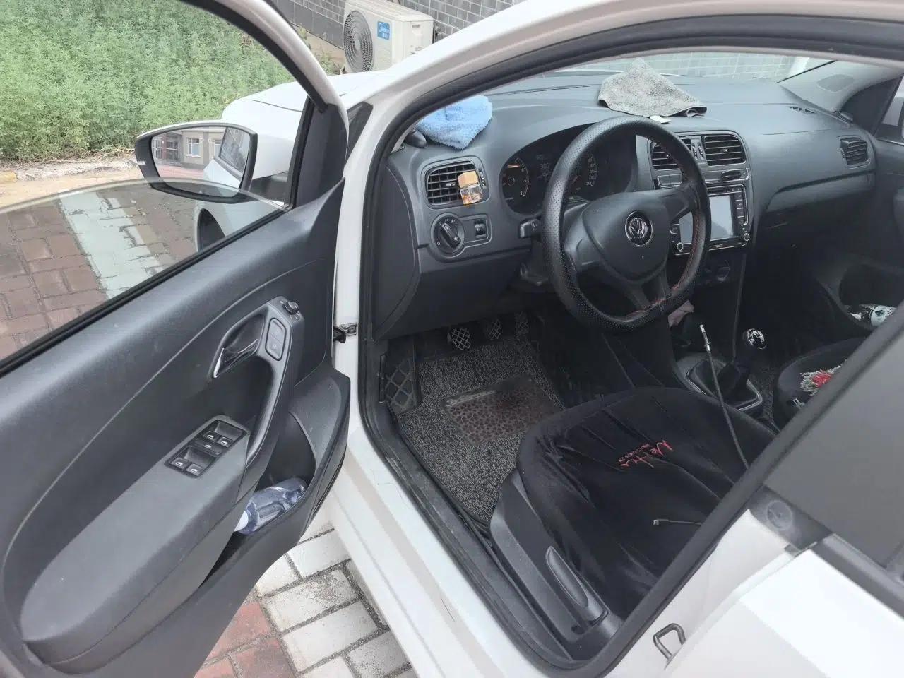 Volkswagen Polo 2014 1.4L Manual Fashion Edition — миниатюра 16