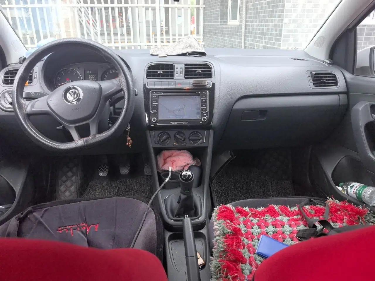 Volkswagen Polo 2014 1.4L Manual Fashion Edition — миниатюра 9