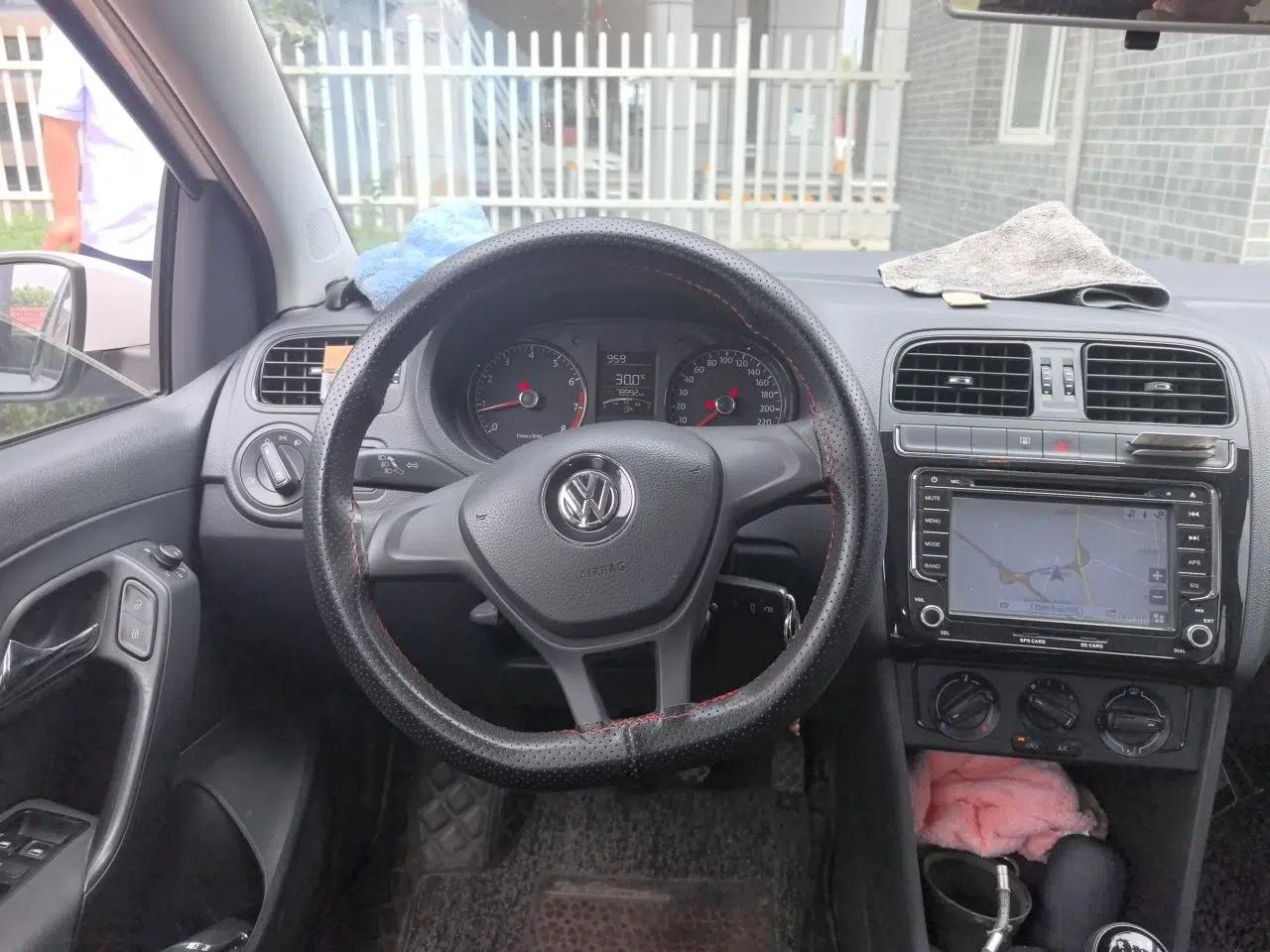 Volkswagen Polo 2014 1.4L Manual Fashion Edition — миниатюра 10