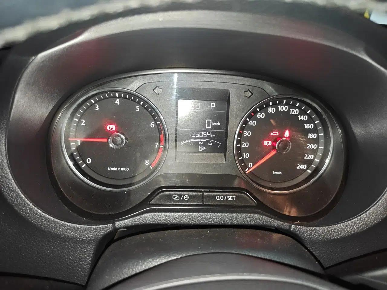 Volkswagen Polo 2014 1.4L Automatic Comfort Edition — миниатюра 11