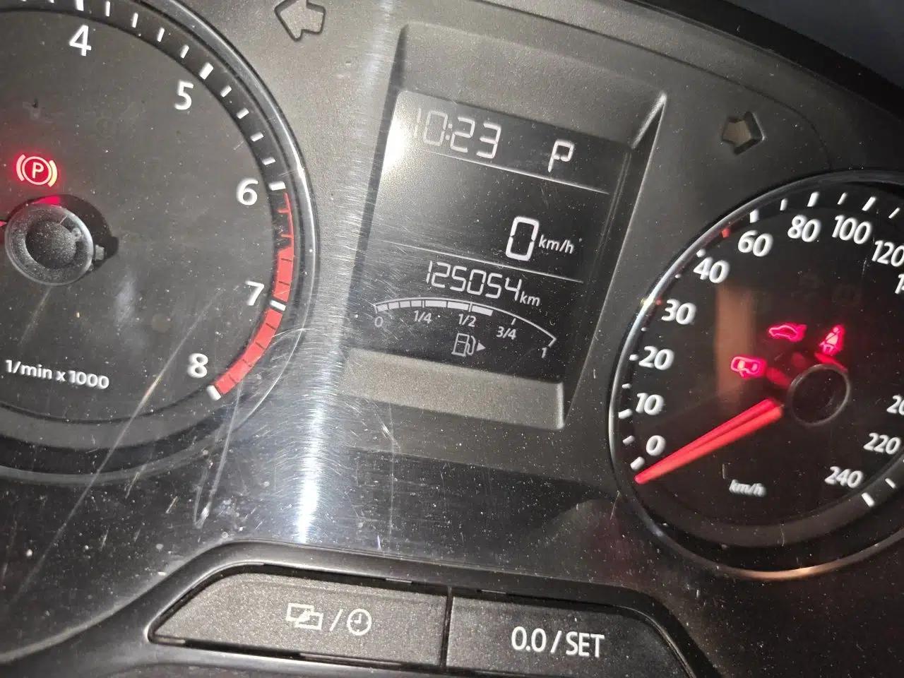 Volkswagen Polo 2014 1.4L Automatic Comfort Edition — миниатюра 12