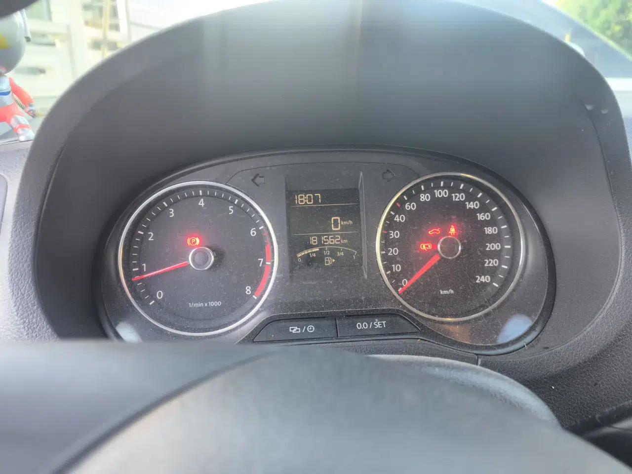 Volkswagen Polo 2014 1.4L Manual Comfort Edition — миниатюра 11