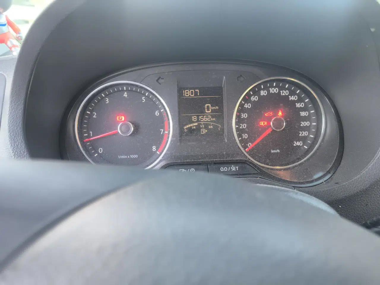 Volkswagen Polo 2014 1.4L Manual Comfort Edition — миниатюра 12