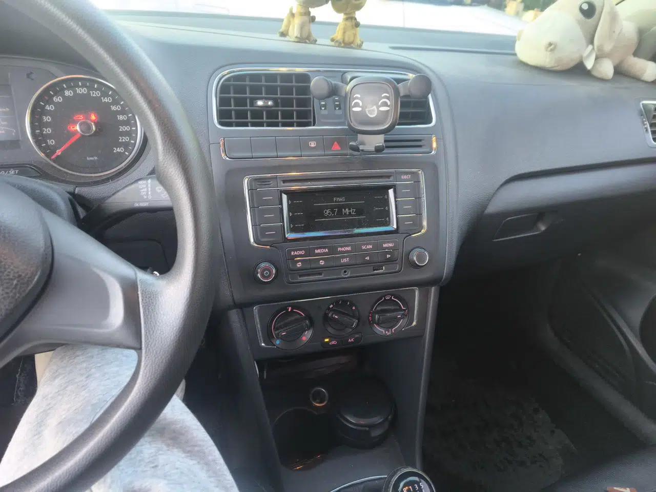 Volkswagen Polo 2014 1.4L Manual Comfort Edition — миниатюра 13