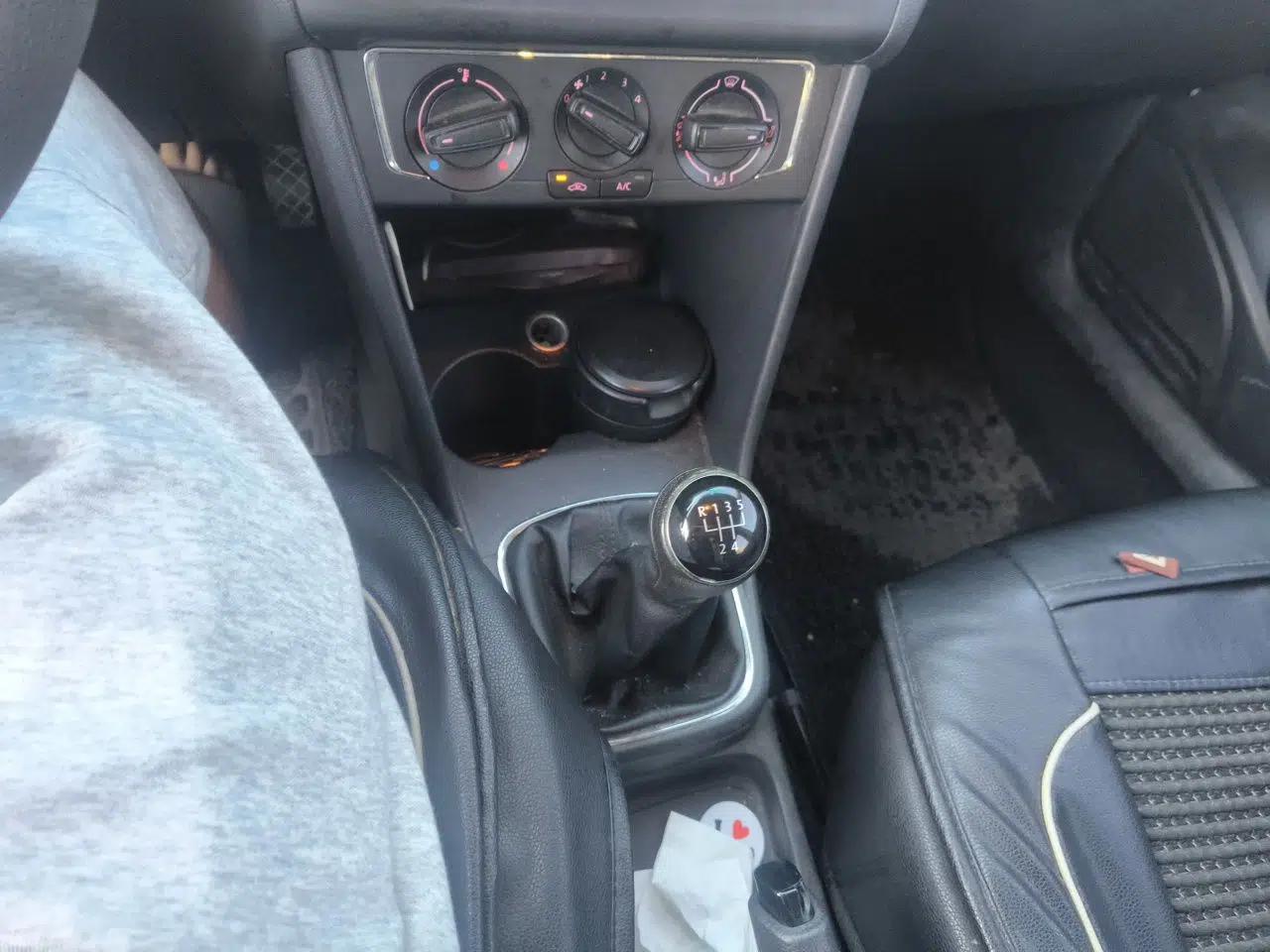 Volkswagen Polo 2014 1.4L Manual Comfort Edition — миниатюра 14