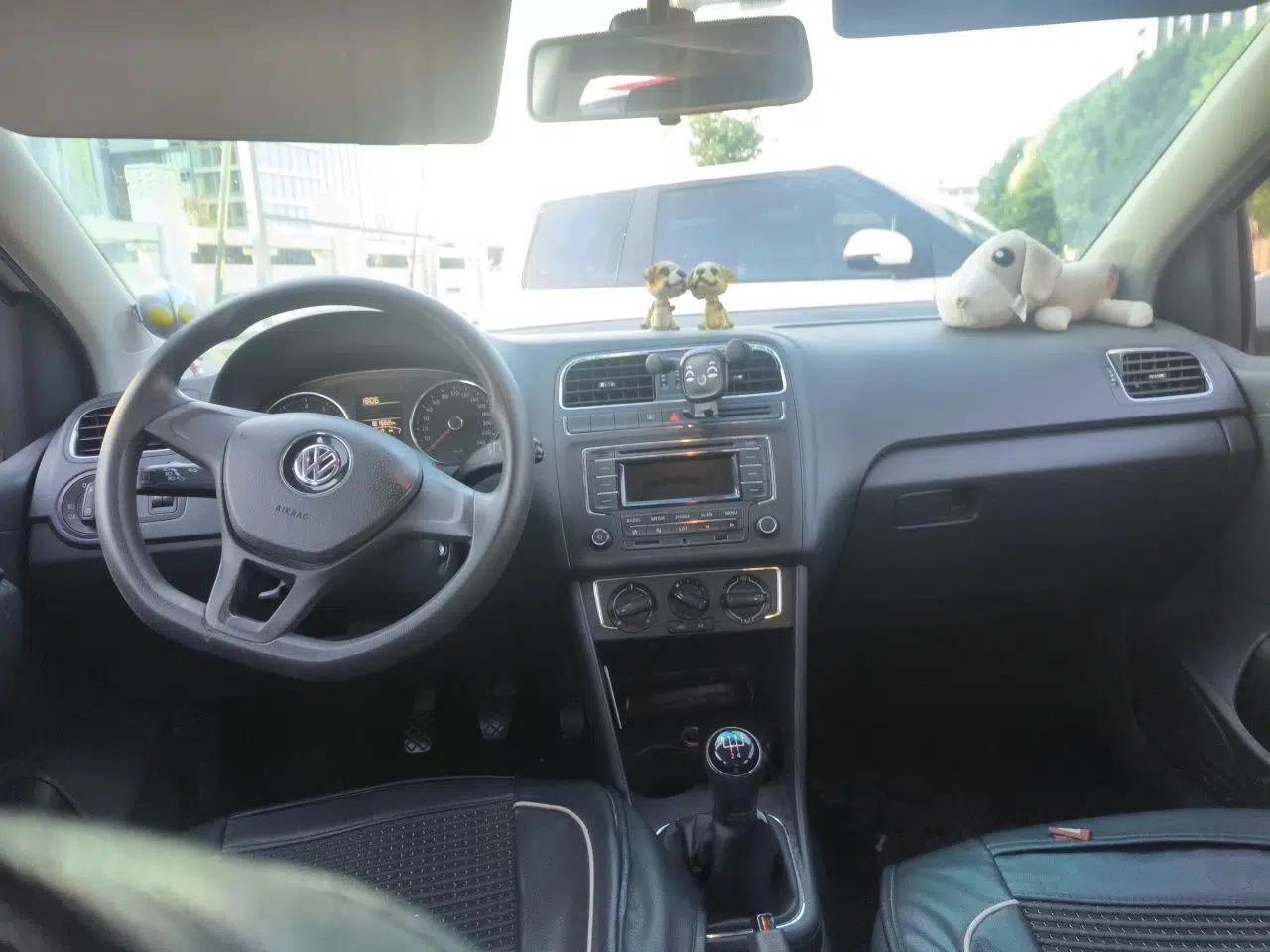 Volkswagen Polo 2014 1.4L Manual Comfort Edition — миниатюра 9
