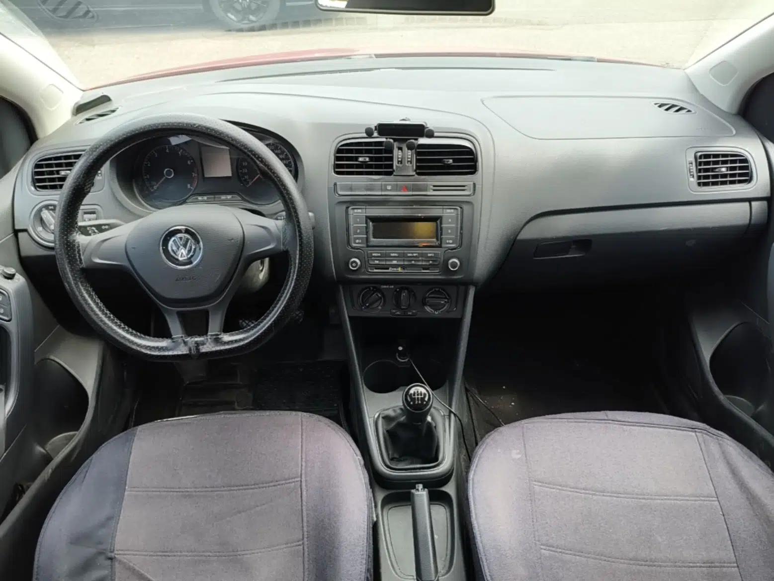 Volkswagen Polo 2016 1.4L Manual Fashion Model — миниатюра 12