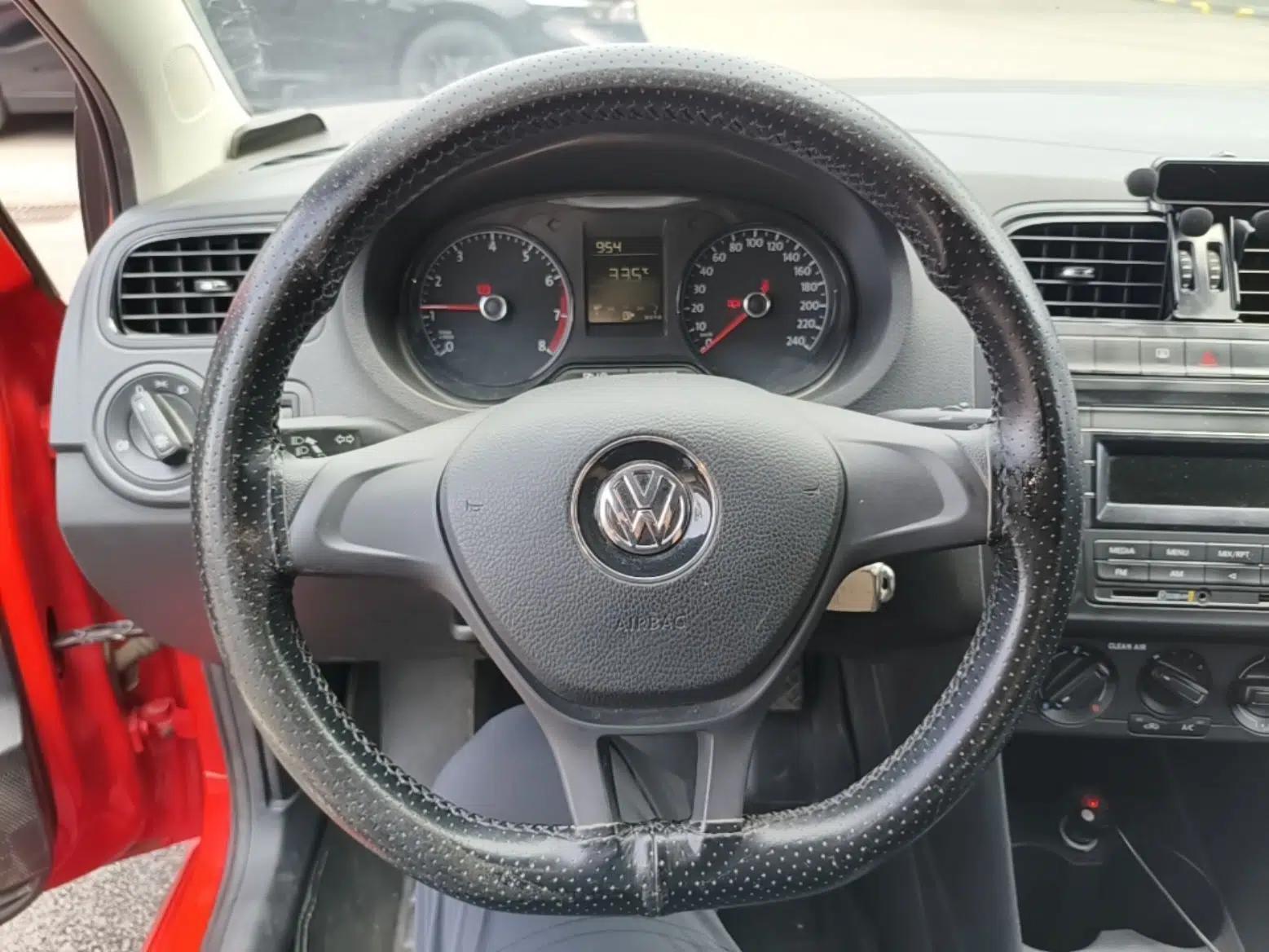 Volkswagen Polo 2016 1.4L Manual Fashion Model — миниатюра 13