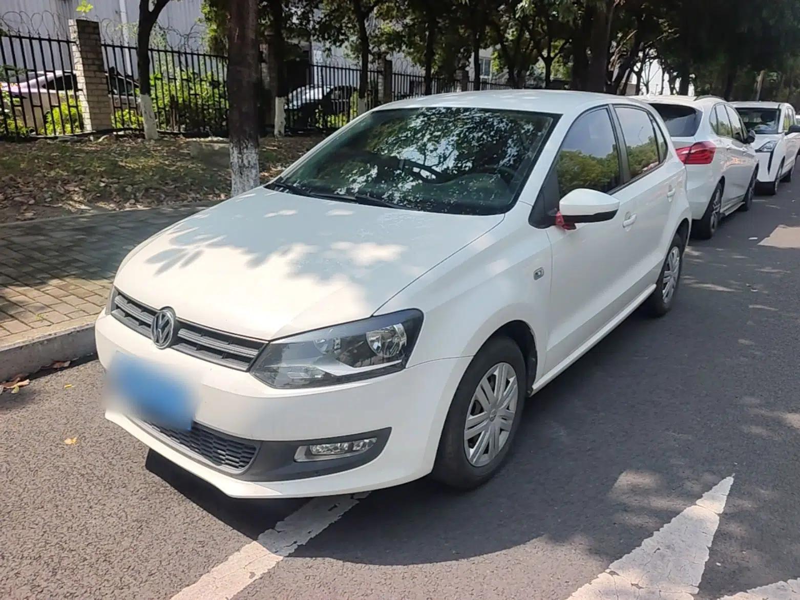 Volkswagen Polo 2016 1.4L Manual Fashion Model — миниатюра 1