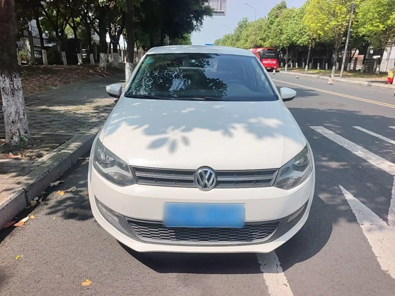 Volkswagen Polo 2016 1.4L Manual Fashion Model — миниатюра 2