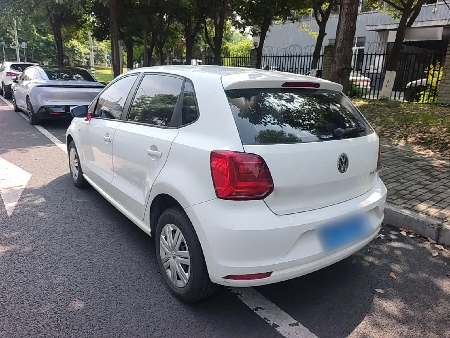 Volkswagen Polo 2016 1.4L Manual Fashion Model — миниатюра 4