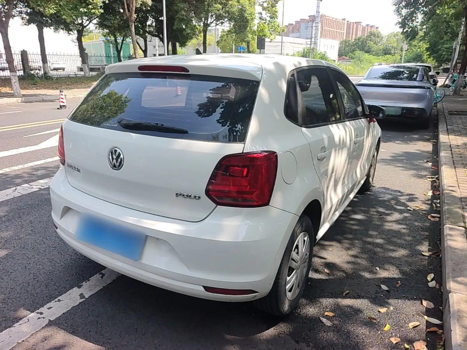 Volkswagen Polo 2016 1.4L Manual Fashion Model — миниатюра 6