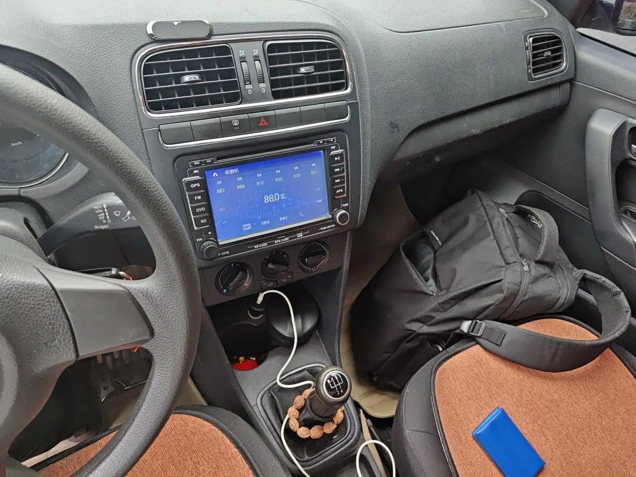 Volkswagen Polo 2013 1.6L Manual Comfort Edition — миниатюра 13