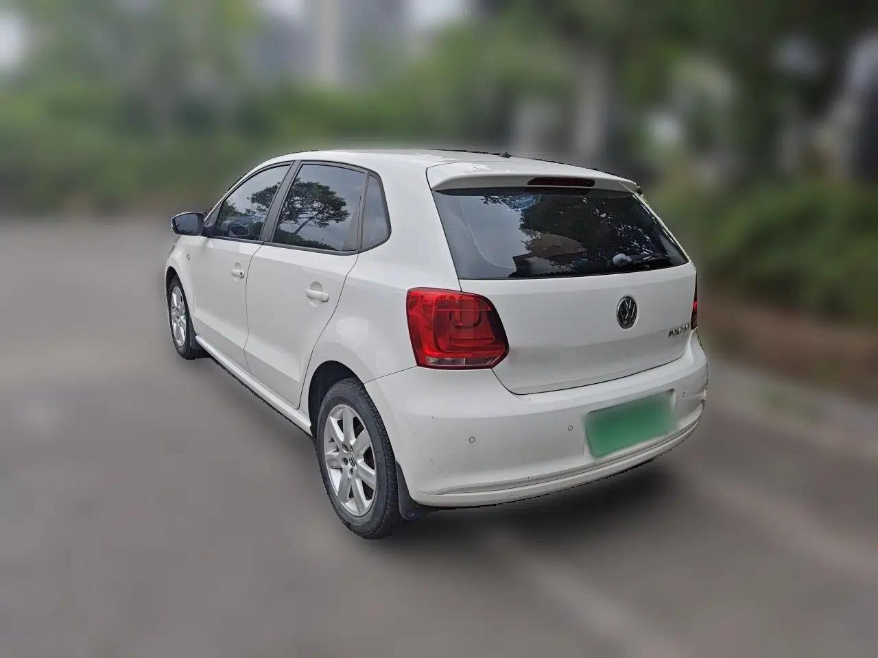 Volkswagen Polo 2013 1.6L Manual Comfort Edition — миниатюра 4