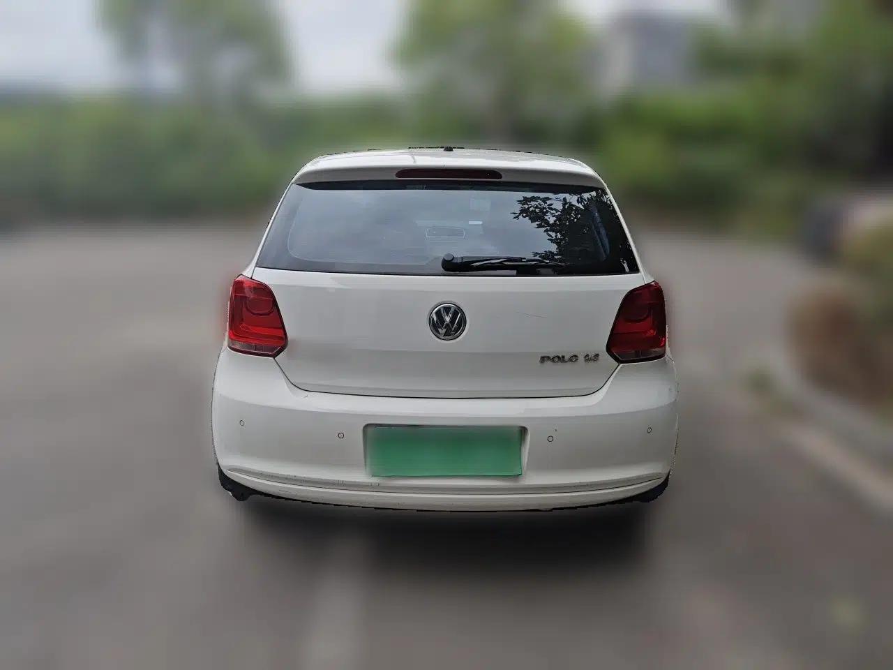 Volkswagen Polo 2013 1.6L Manual Comfort Edition — миниатюра 5