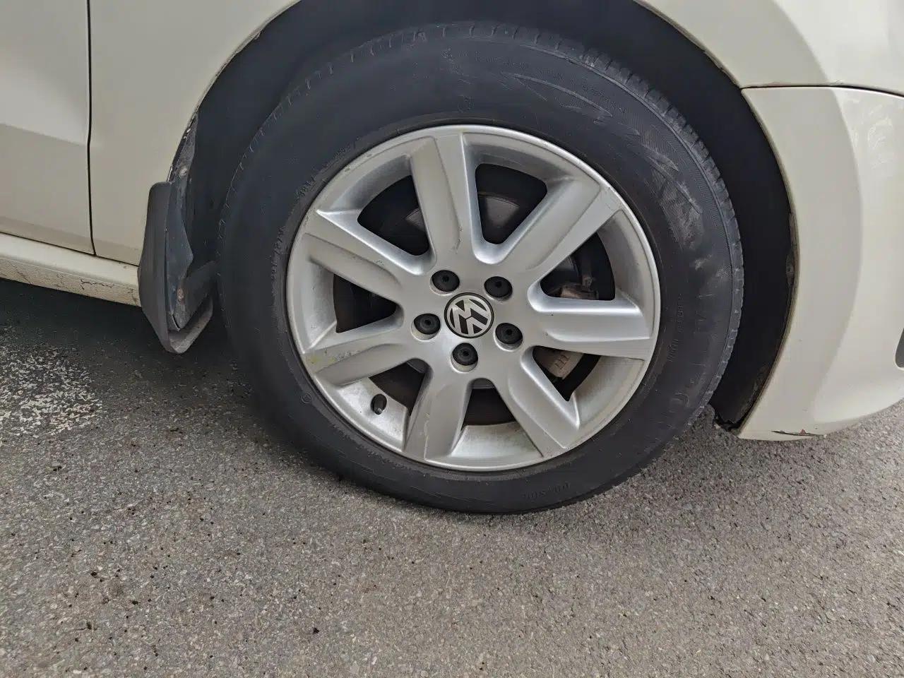 Volkswagen Polo 2013 1.6L Manual Comfort Edition — миниатюра 8