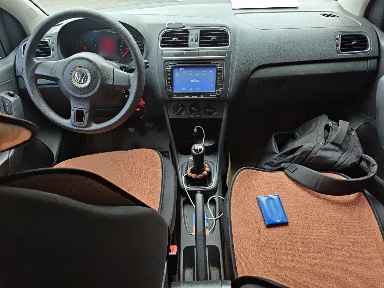 Volkswagen Polo 2013 1.6L Manual Comfort Edition — миниатюра 9