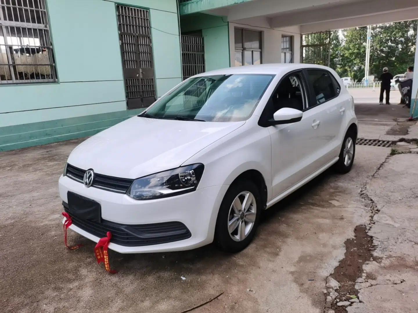 Volkswagen Polo 2016 1.4L Manual Fashion Model — миниатюра 1
