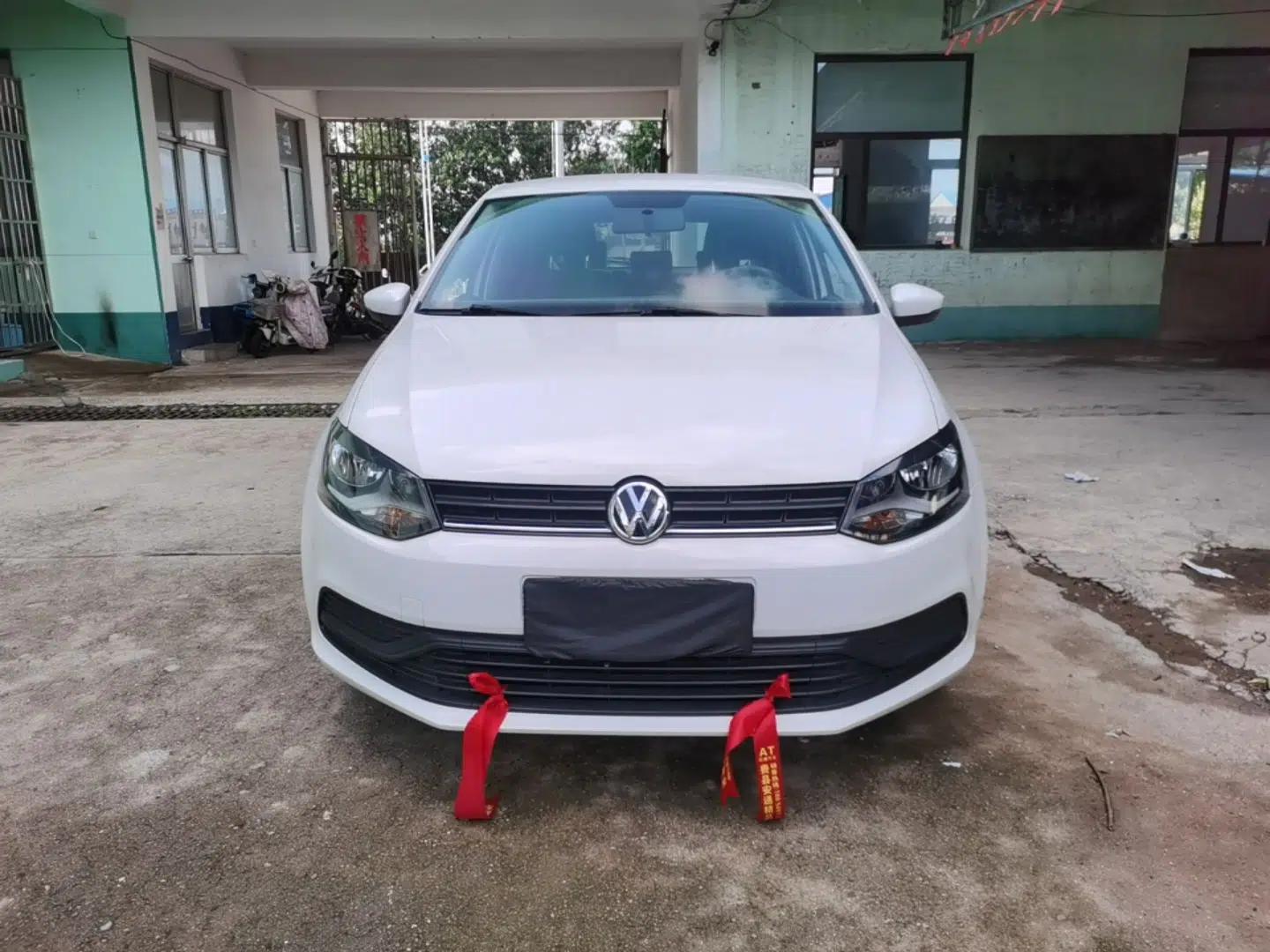 Volkswagen Polo 2016 1.4L Manual Fashion Model — миниатюра 2