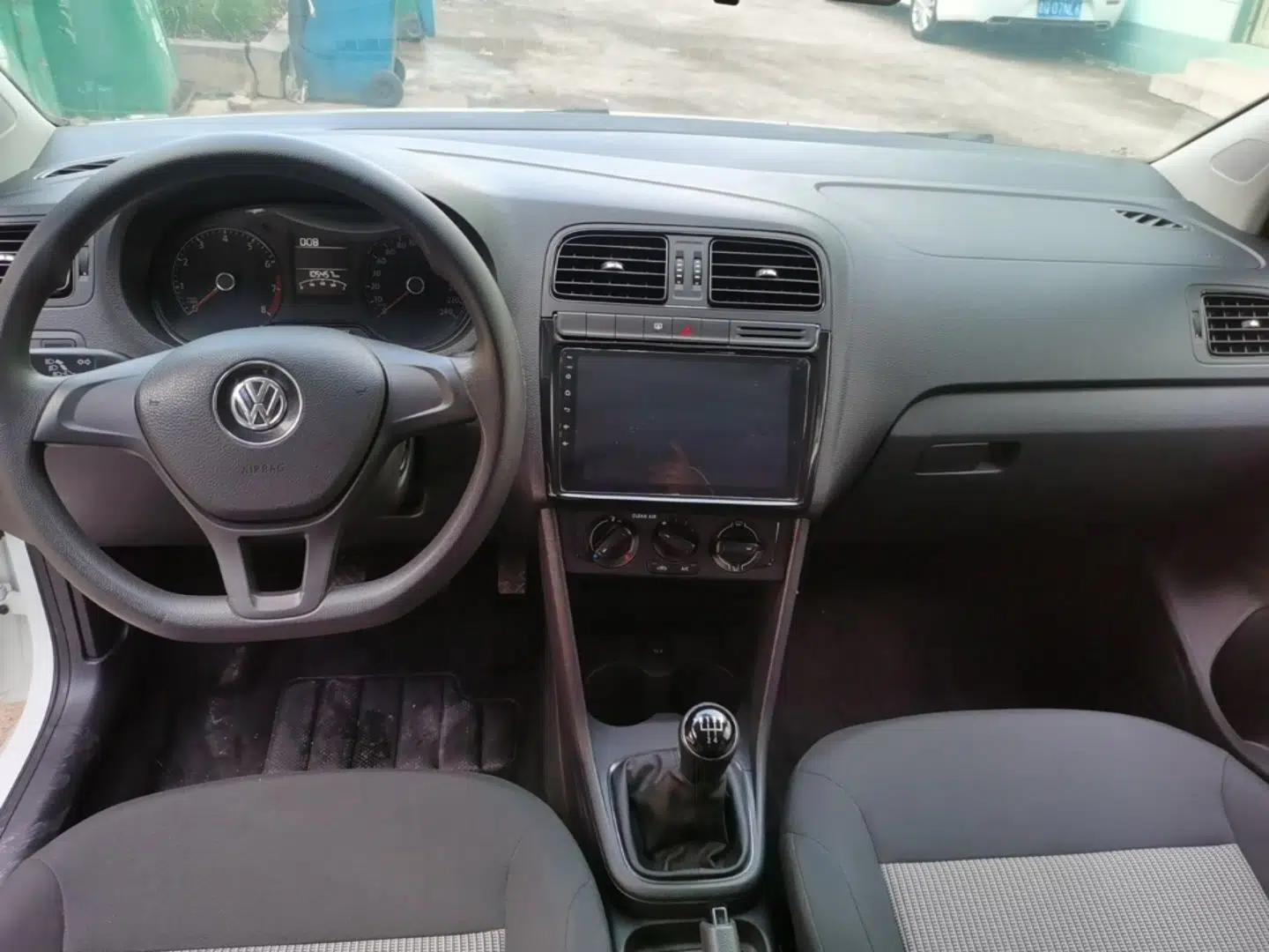 Volkswagen Polo 2016 1.4L Manual Fashion Model — миниатюра 12