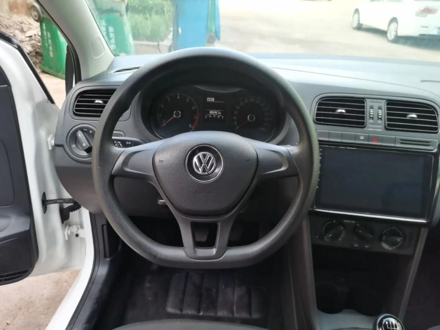 Volkswagen Polo 2016 1.4L Manual Fashion Model — миниатюра 13