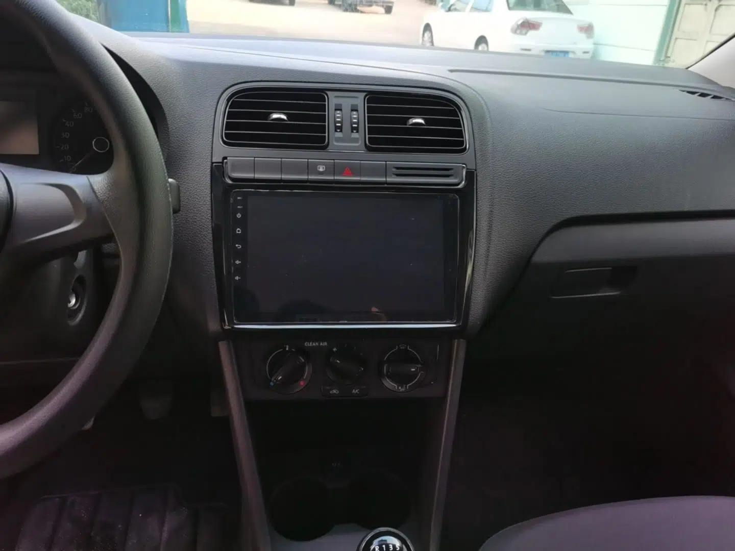 Volkswagen Polo 2016 1.4L Manual Fashion Model — миниатюра 15