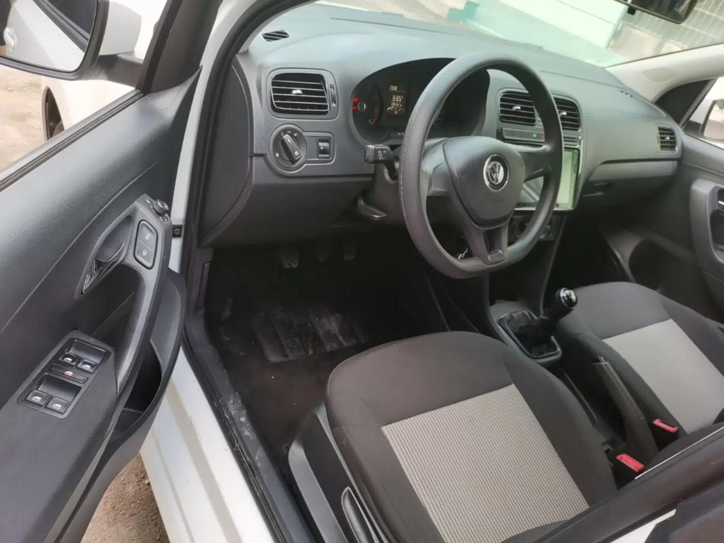 Volkswagen Polo 2016 1.4L Manual Fashion Model — миниатюра 18