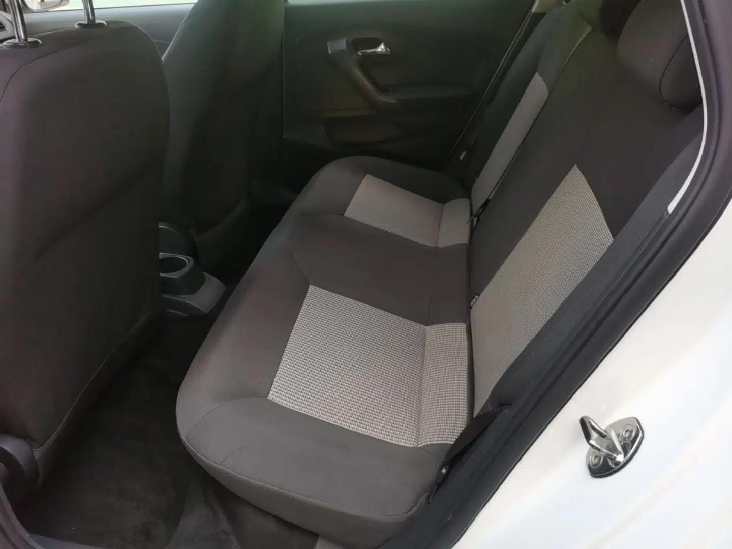 Volkswagen Polo 2016 1.4L Manual Fashion Model — миниатюра 20