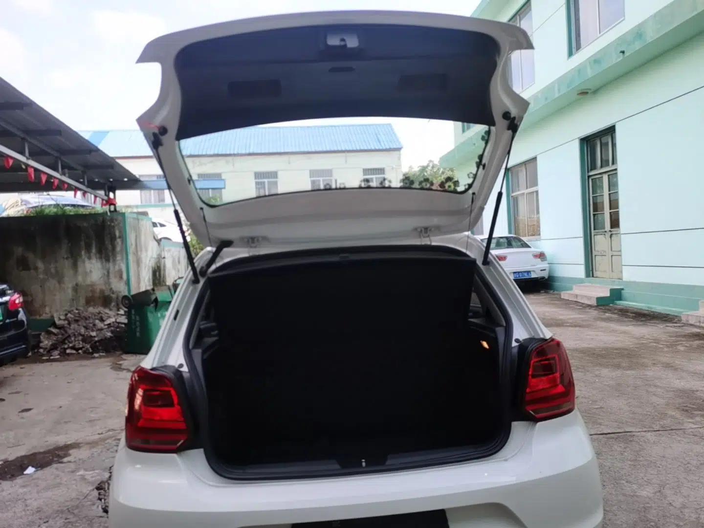 Volkswagen Polo 2016 1.4L Manual Fashion Model — миниатюра 22