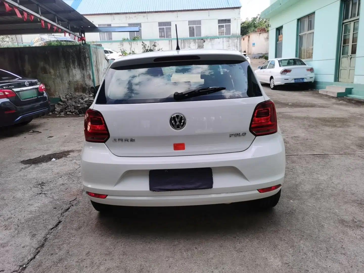 Volkswagen Polo 2016 1.4L Manual Fashion Model — миниатюра 5