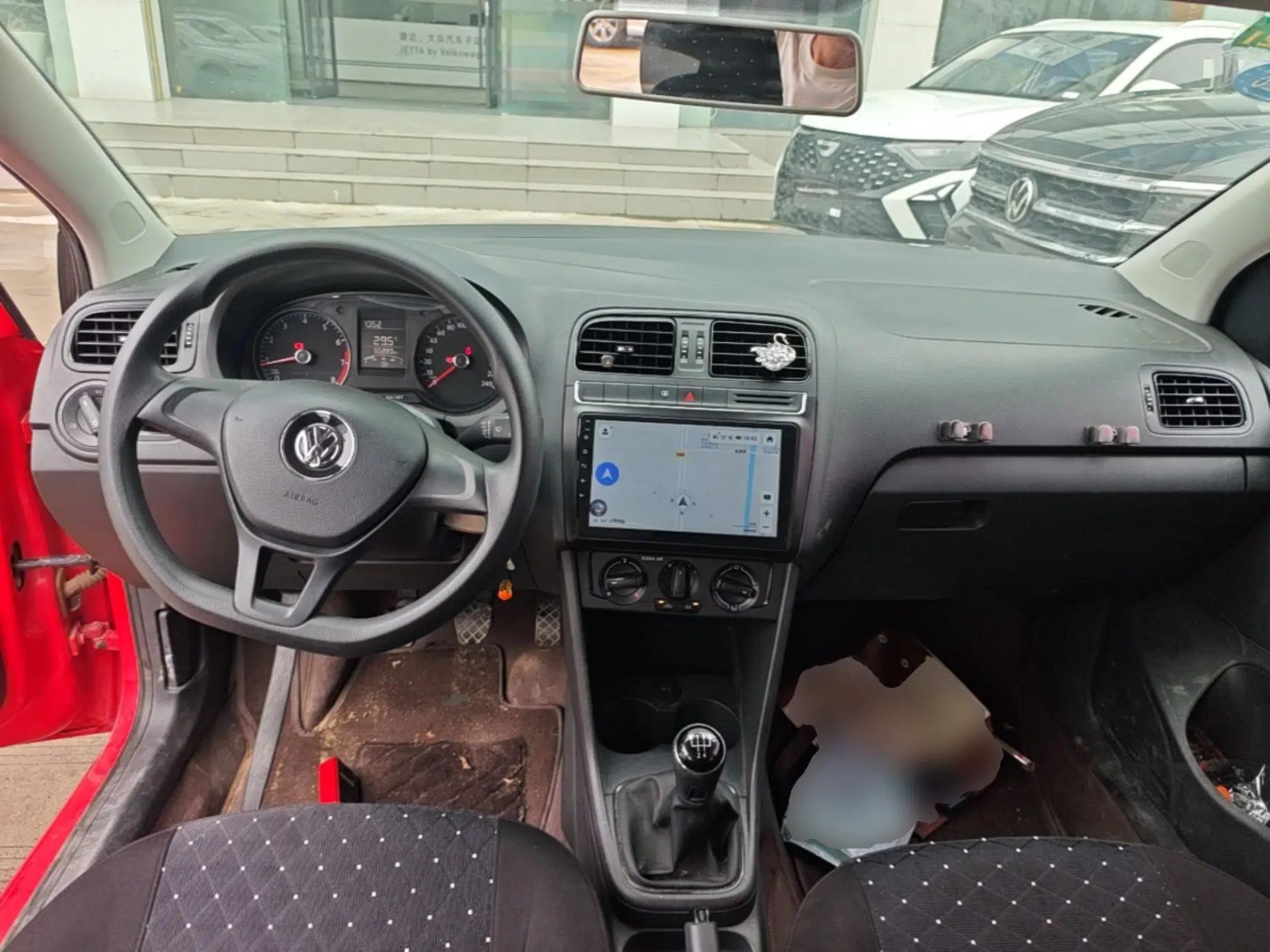Volkswagen Polo 2016 1.4L Manual Fashion Model — миниатюра 12