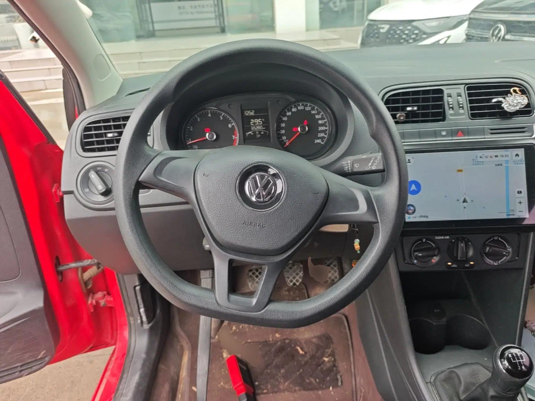 Volkswagen Polo 2016 1.4L Manual Fashion Model — миниатюра 13