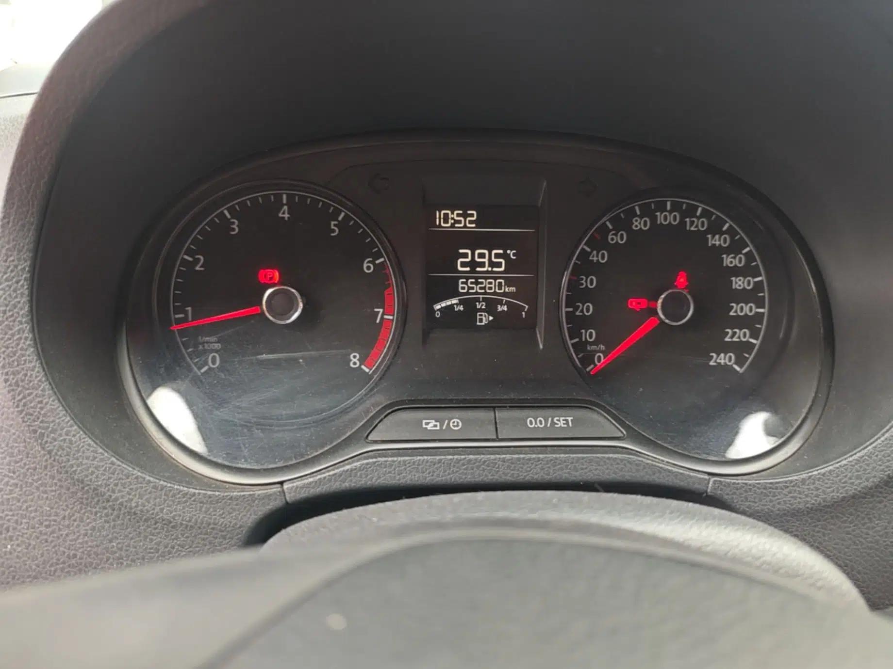 Volkswagen Polo 2016 1.4L Manual Fashion Model — миниатюра 14