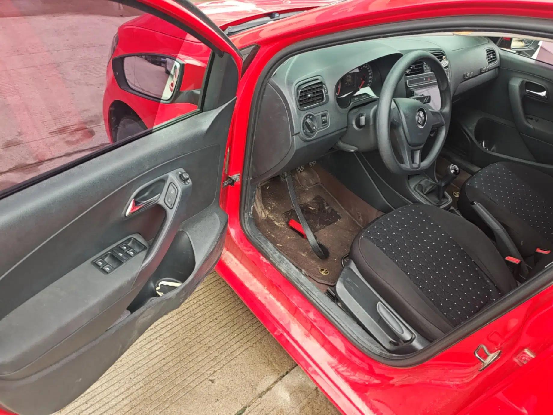 Volkswagen Polo 2016 1.4L Manual Fashion Model — миниатюра 18
