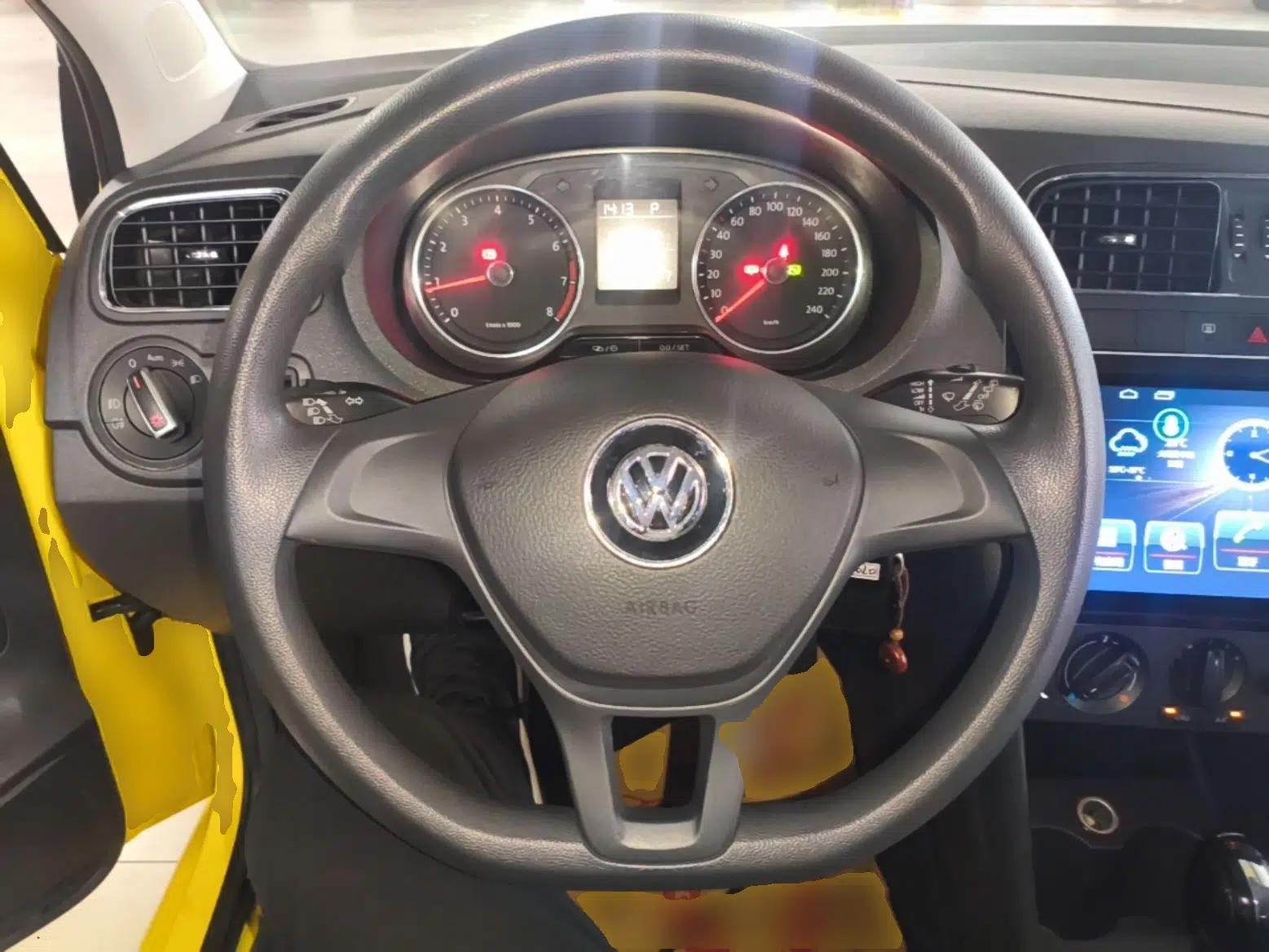 Volkswagen Polo 2014 1.6L Automatic Comfort Edition — миниатюра 13