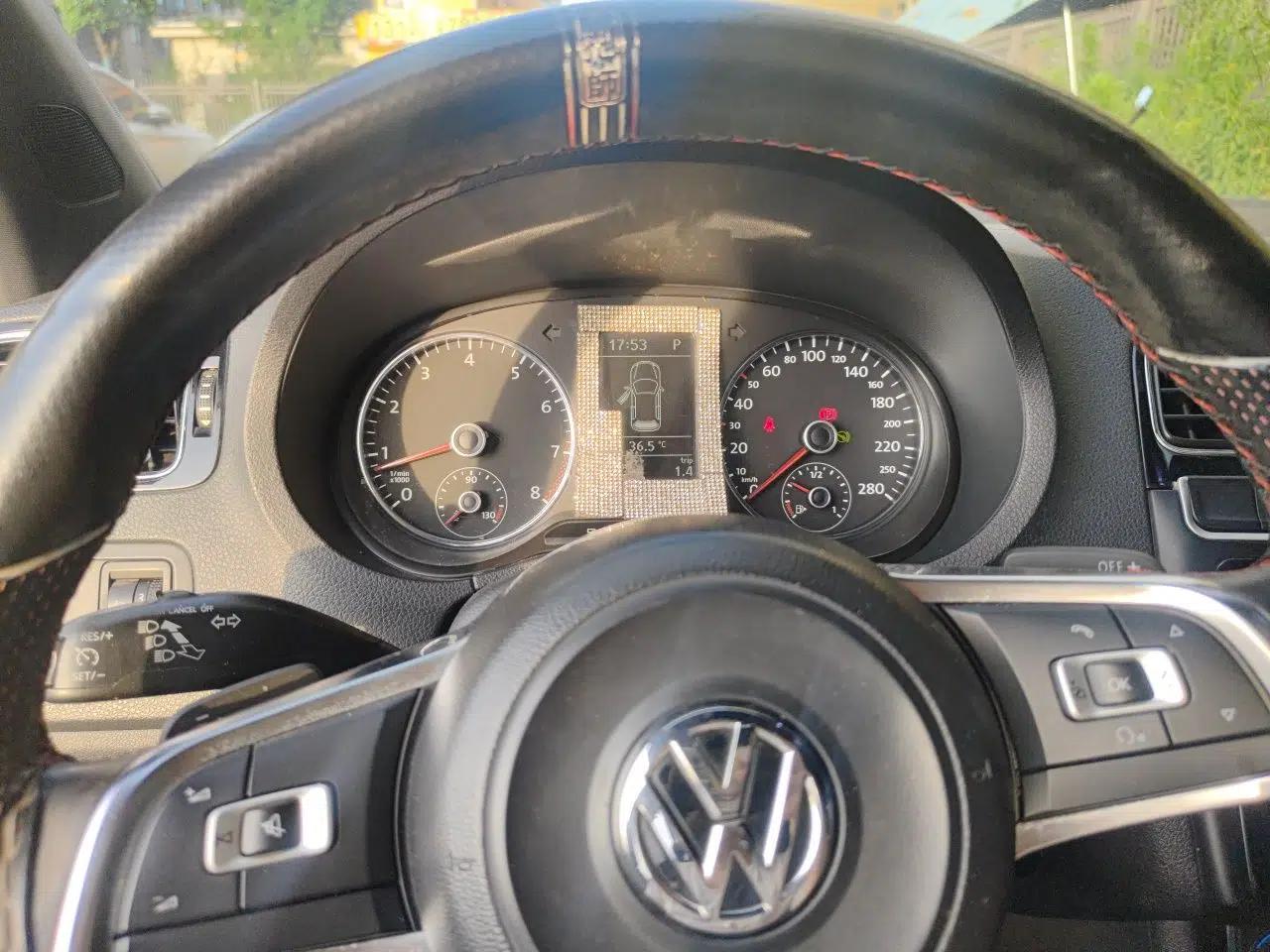 Volkswagen Polo 2014 1.6L Automatic Luxury Edition — миниатюра 11