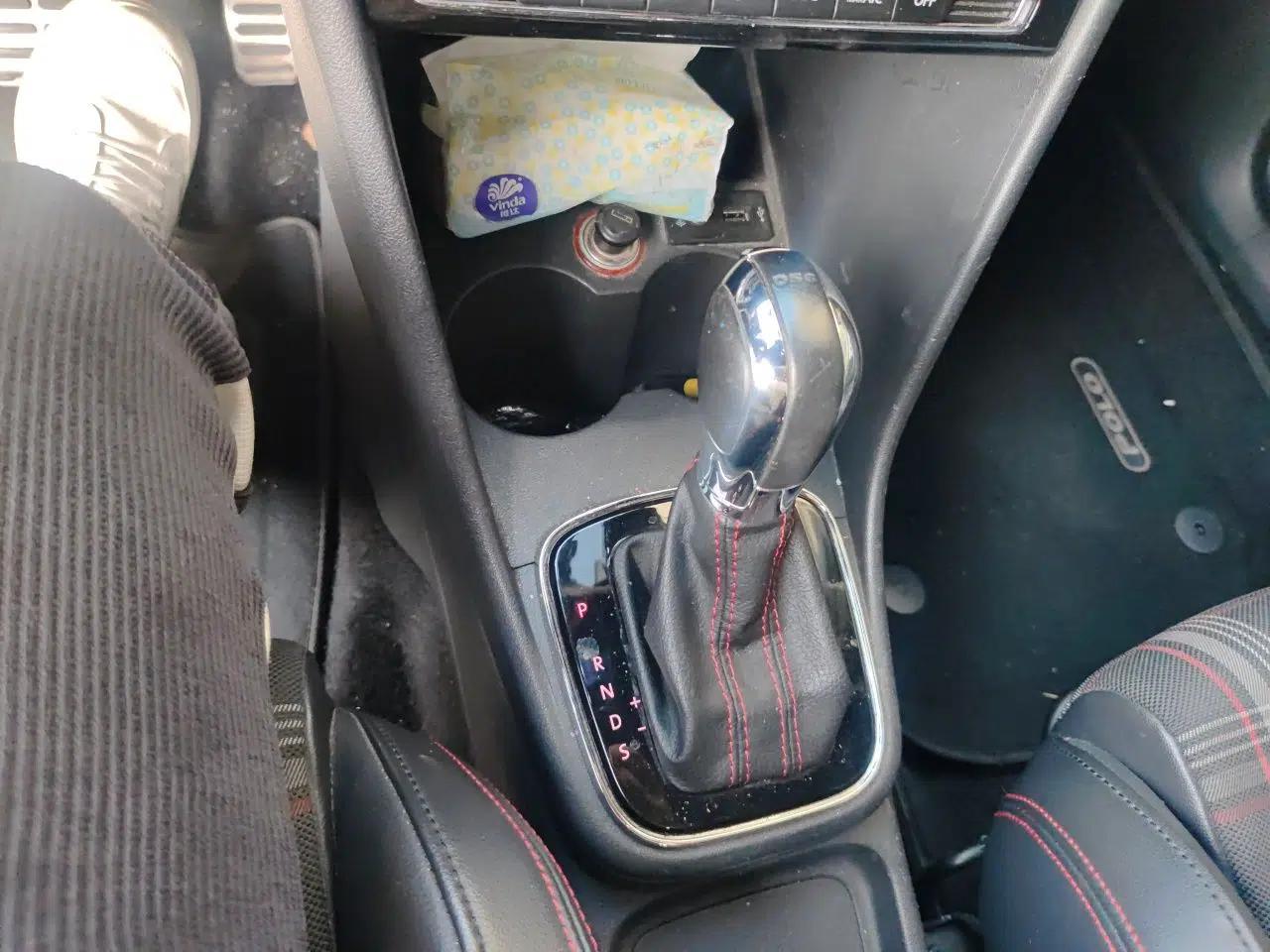 Volkswagen Polo 2014 1.6L Automatic Luxury Edition — миниатюра 14