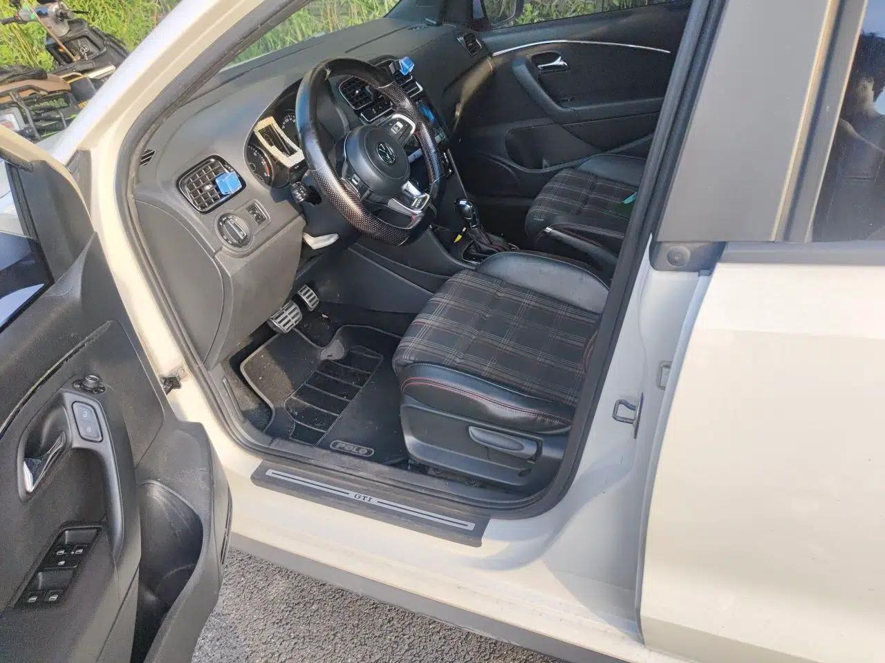 Volkswagen Polo 2014 1.6L Automatic Luxury Edition — миниатюра 16