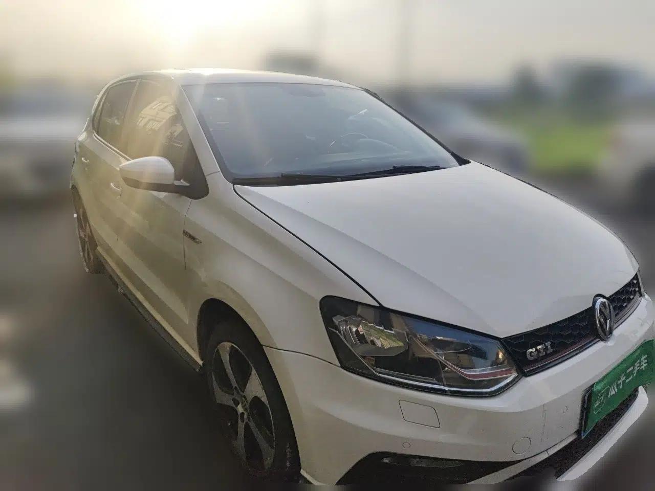 Volkswagen Polo 2014 1.6L Automatic Luxury Edition — миниатюра 3