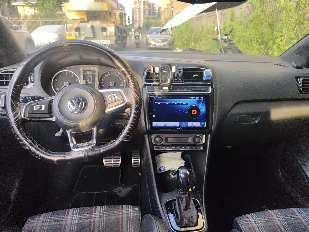 Volkswagen Polo 2014 1.6L Automatic Luxury Edition — миниатюра 9